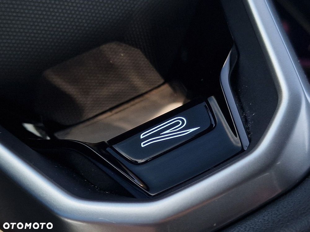 Volkswagen Golf - 33