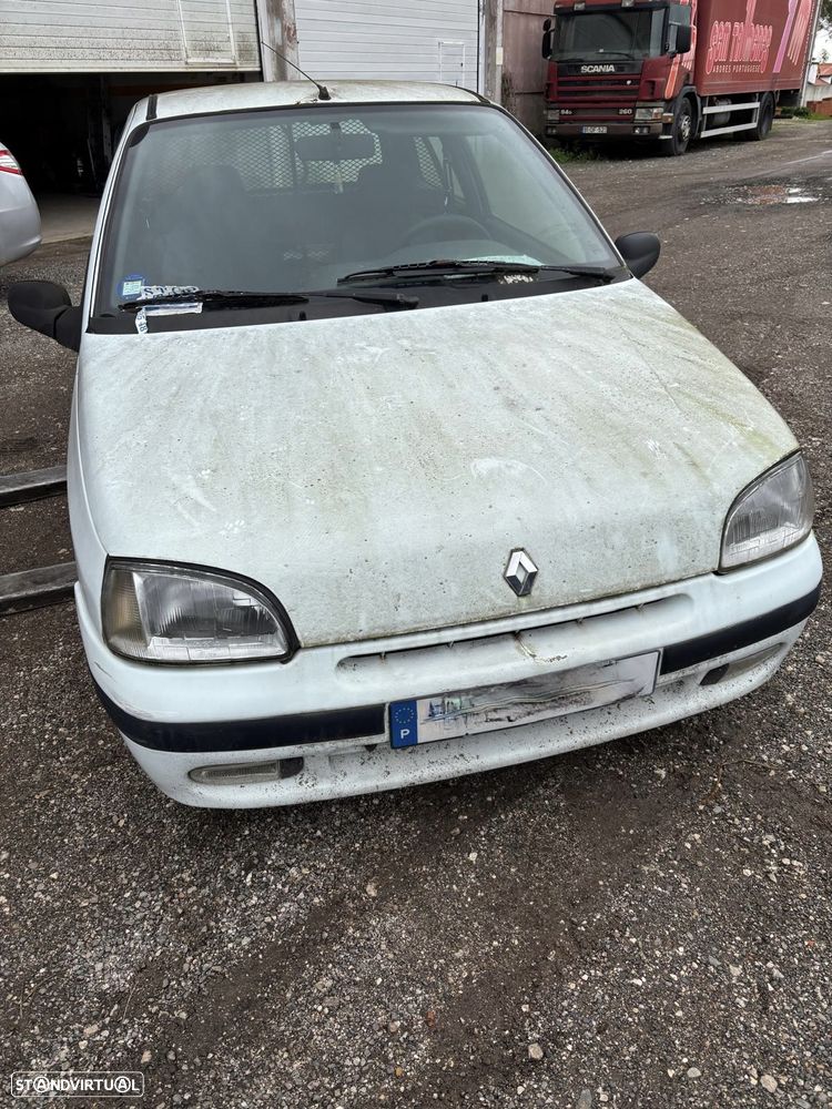 Renault Clio 1.9 D de 1993 para peças - 1