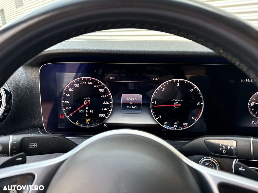 Mercedes-Benz E 220 d 4MATIC Aut. - 16
