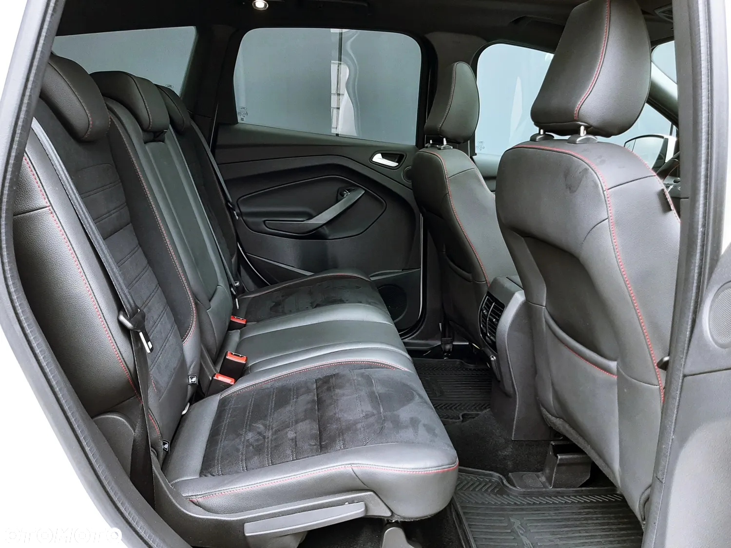Ford Kuga 2.0 EcoBoost AWD ST Line ASS GPF - 31