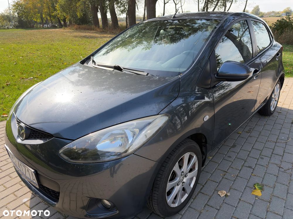 Mazda 2 2010 photo 2
