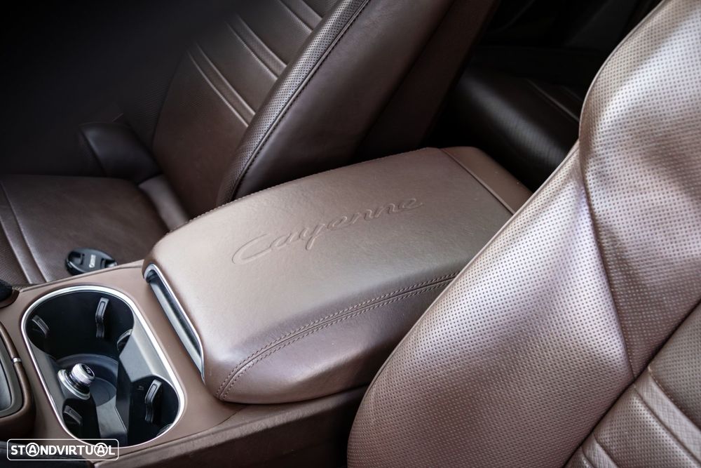 Porsche Cayenne Coupé E-Hybrid - 34