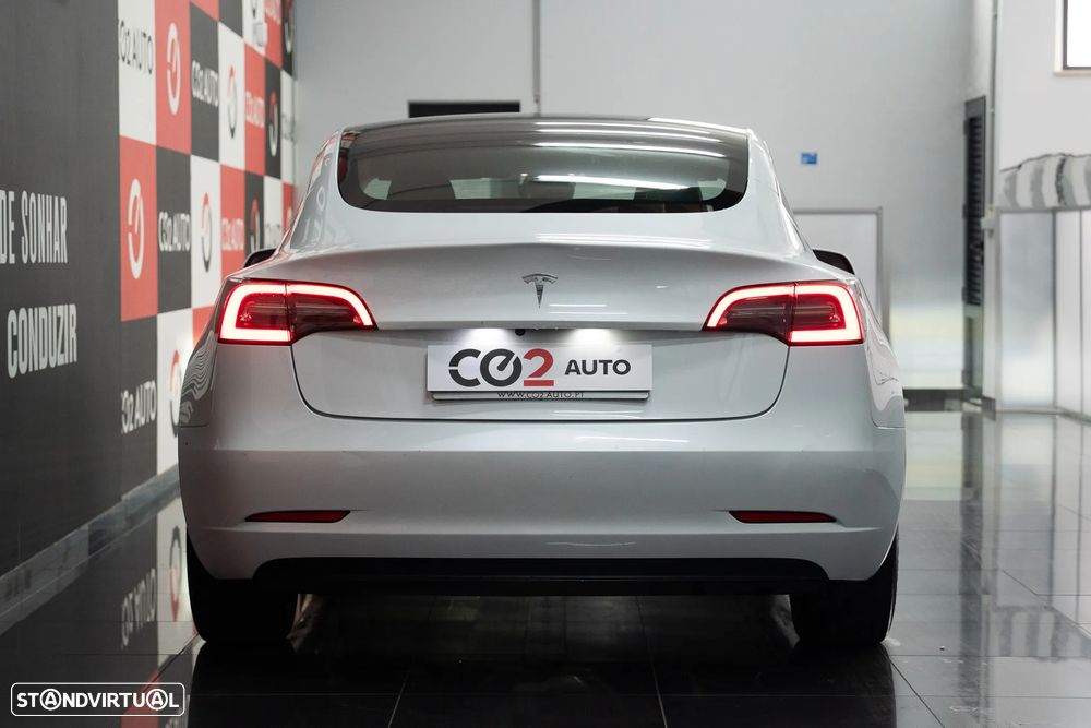Tesla Model 3 Long Range Tração Traseira - 4
