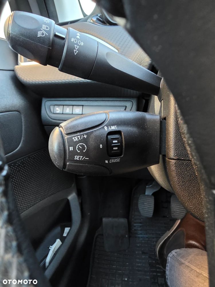 Peugeot 2008 1.2 Pure Tech Allure S&S - 36