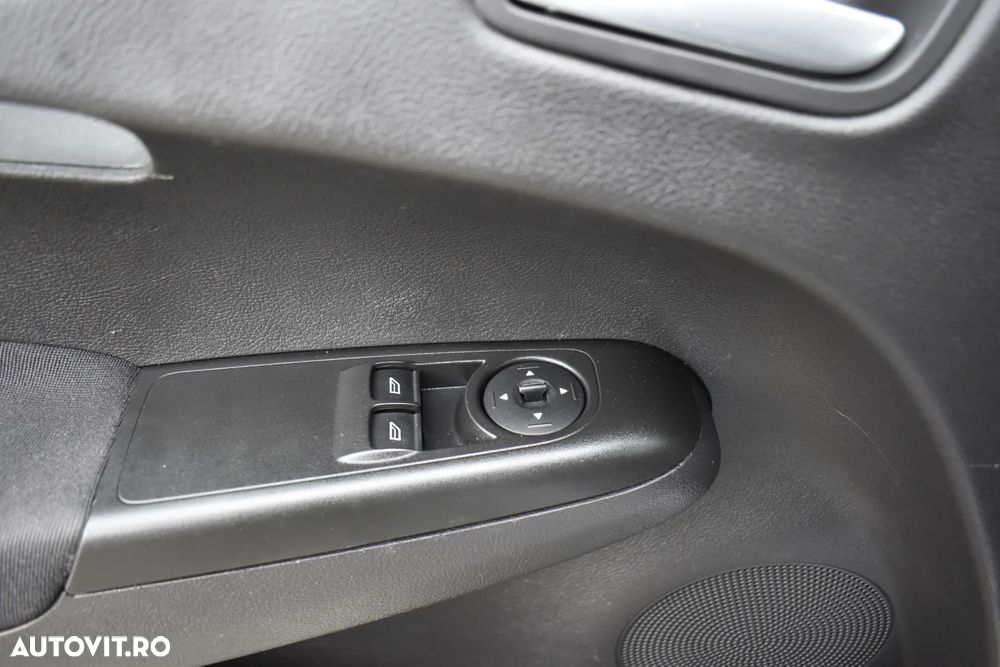 Ford Transit Courier - 25