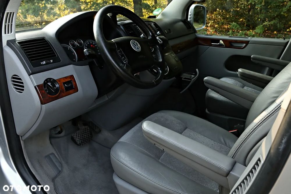 Volkswagen Multivan - 8