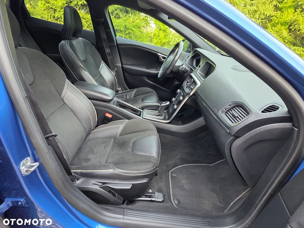 Volvo V40 T3 Drive-E R-Design Momentum - 13