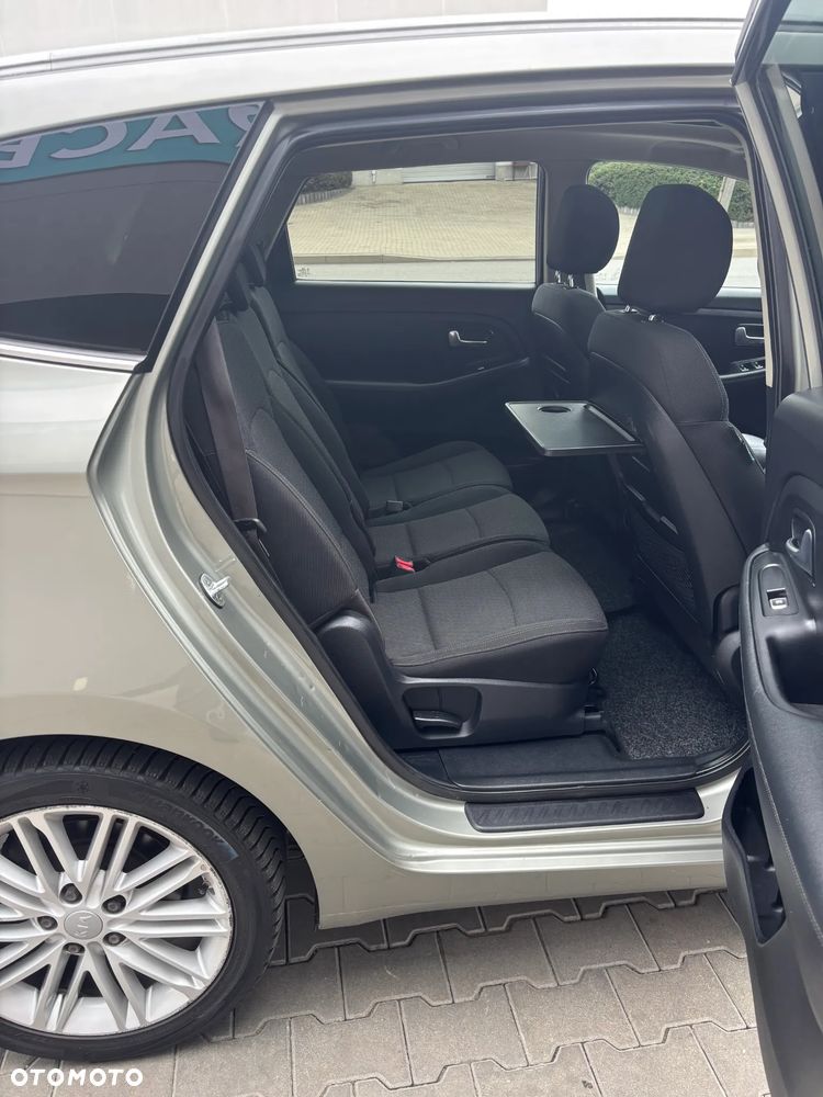 Kia Carens 1.7 CRDi 115 Dream Team Edition - 15