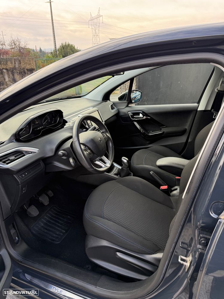 Peugeot 208 PureTech 82 Start & Stop Style - 11