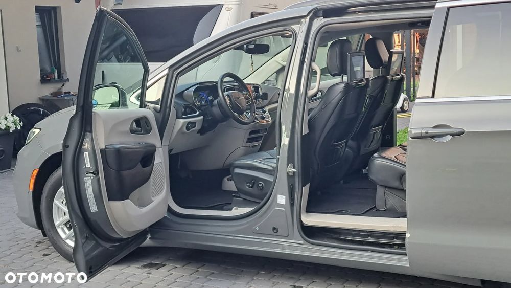 Chrysler Pacifica - 3