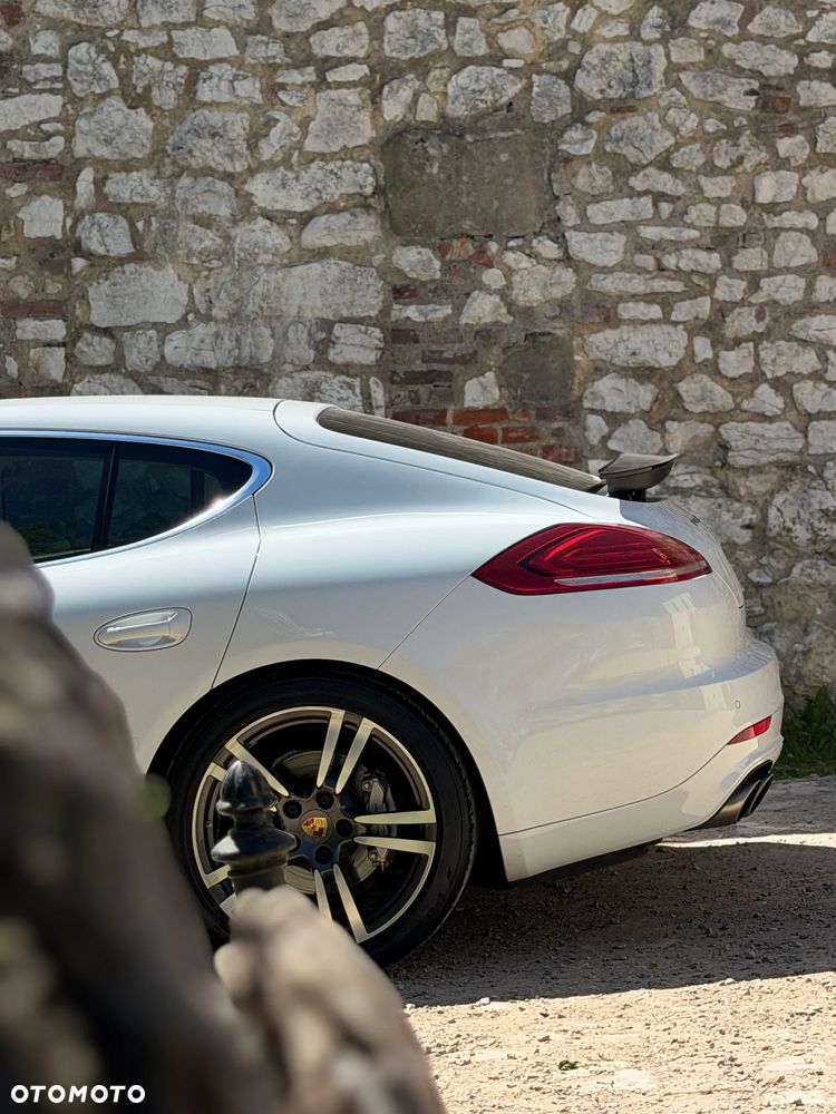Porsche Panamera 4S - 11