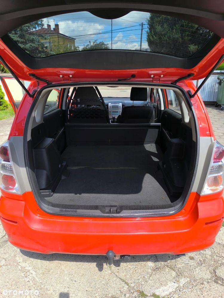 Toyota Corolla Verso 2.2 D-4D - 12