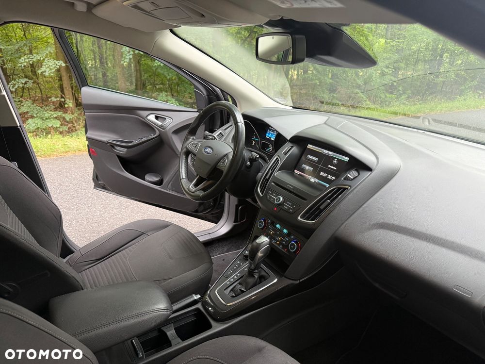 Ford Focus 1.5 TDCi SYNC Edition PowerShift - 6
