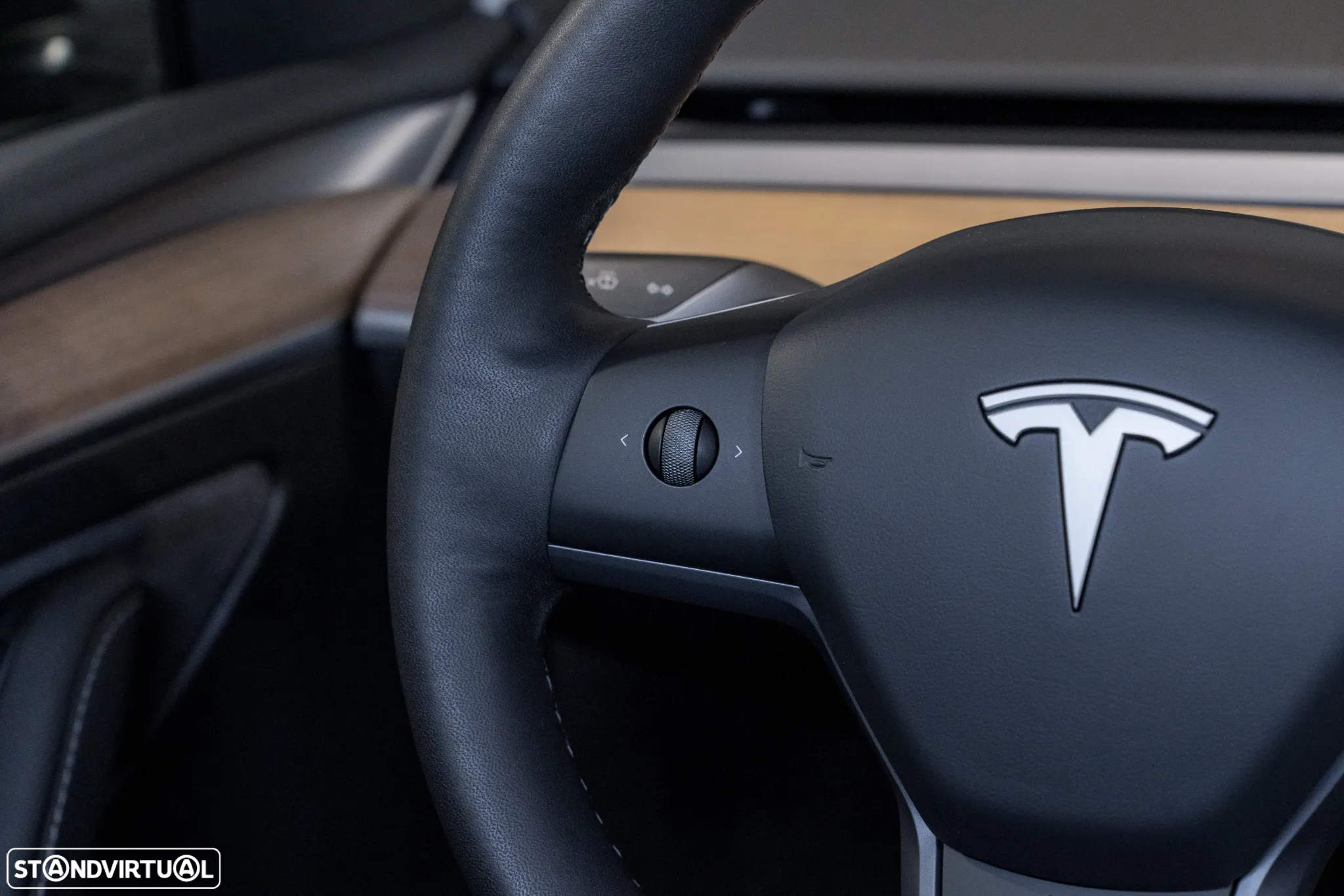 Tesla Model Y Long Range Dual Motor AWD - 11