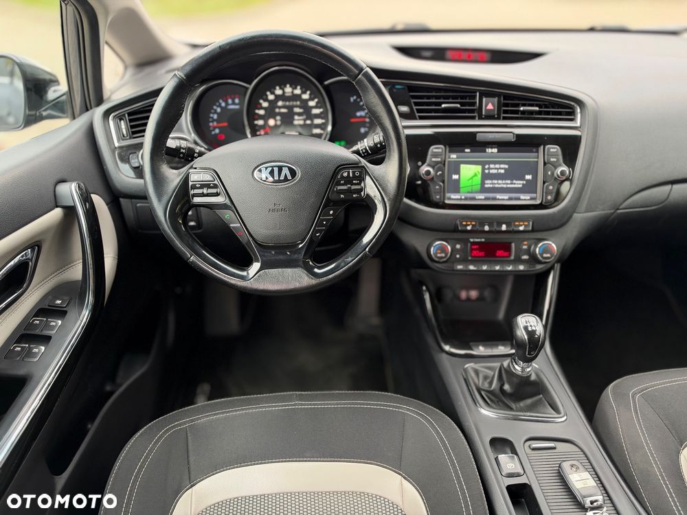 Kia Ceed 1.6 CRDi 136 ISG Platinum Edition - 27