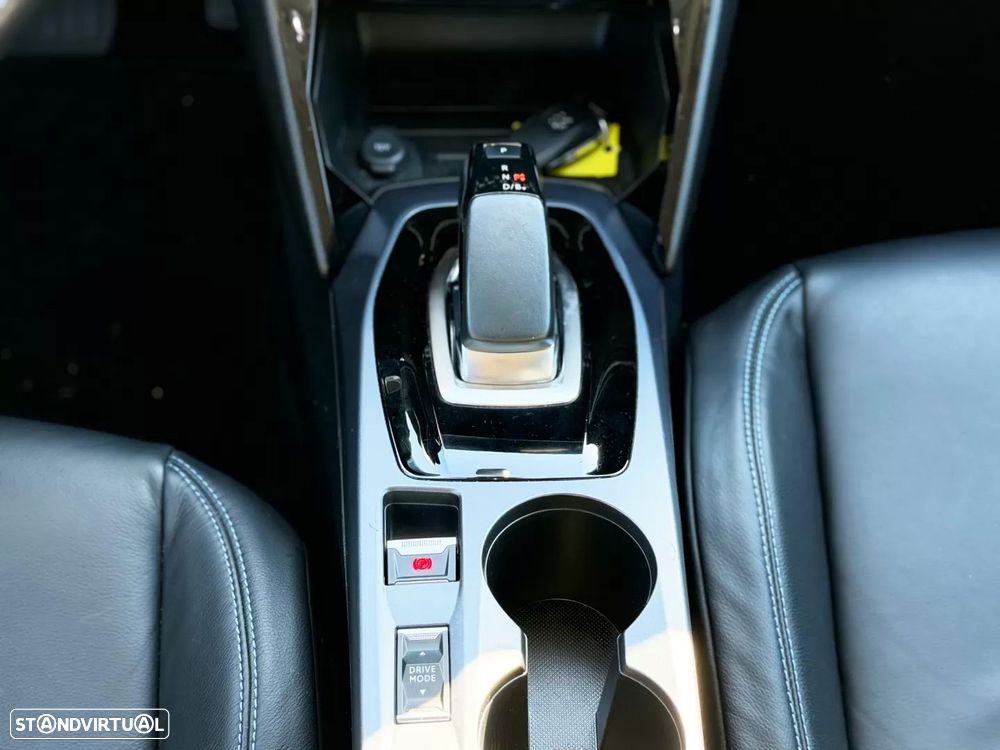Peugeot e-2008 Allure - 14