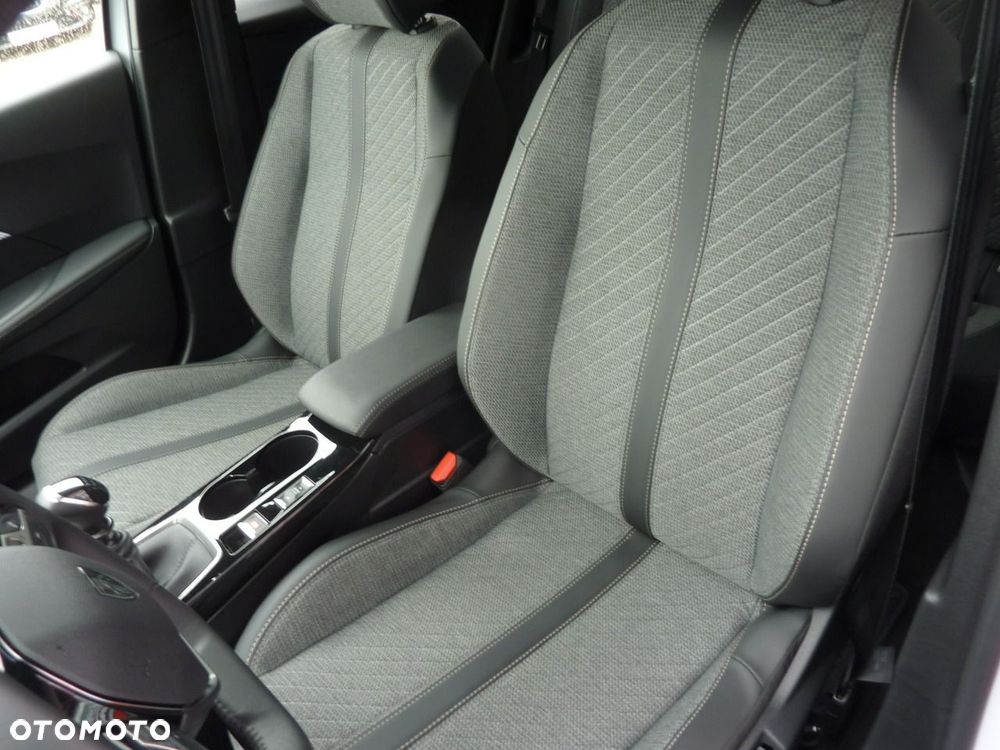 Peugeot 2008 - 10
