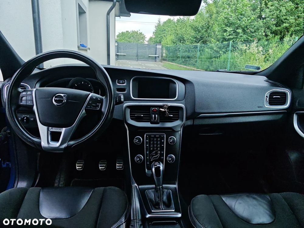 Volvo V40 D2 Drive-E SCR R-Design Momentum - 32