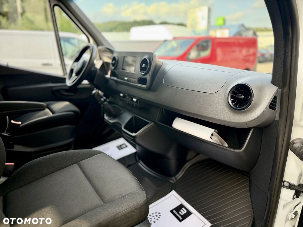 Mercedes-Benz Sprinter - 17