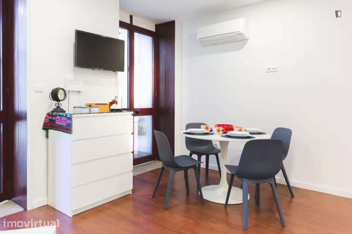 Apartamento com 1 quartos - localizado em Cedofeita Porto - Grande imagem: 2/11