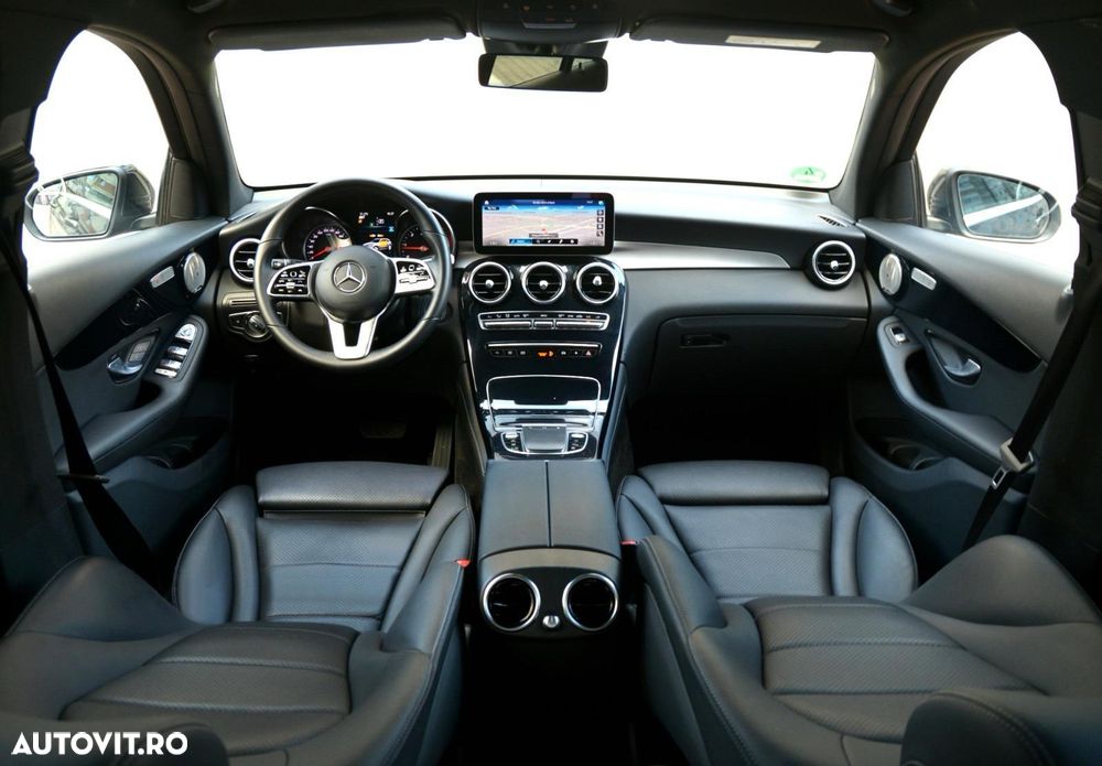 Mercedes-Benz GLC 300 e 4Matic 9G-TRONIC AMG Line - 23
