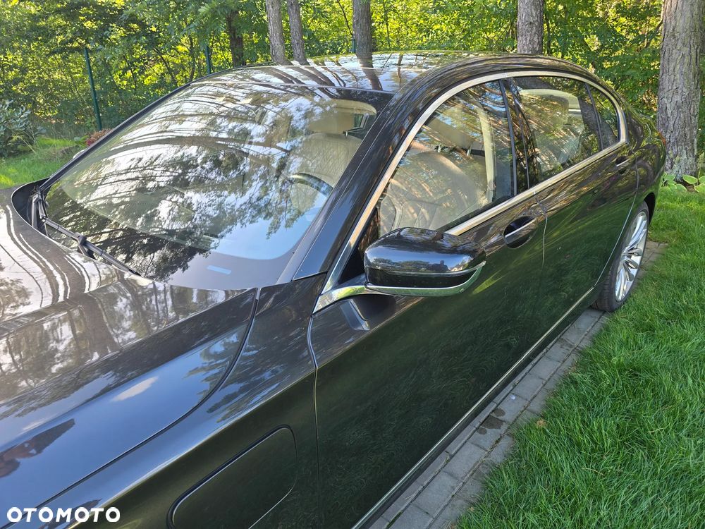 BMW Seria 7 740Le iPerformance - 17