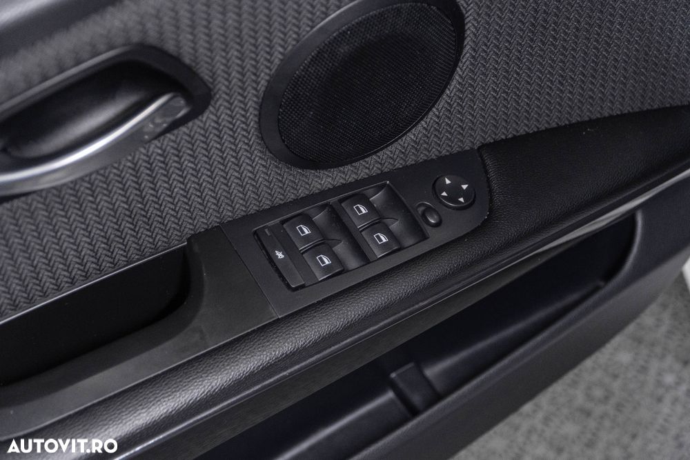 BMW Seria 3 318d DPF Touring Aut. - 7