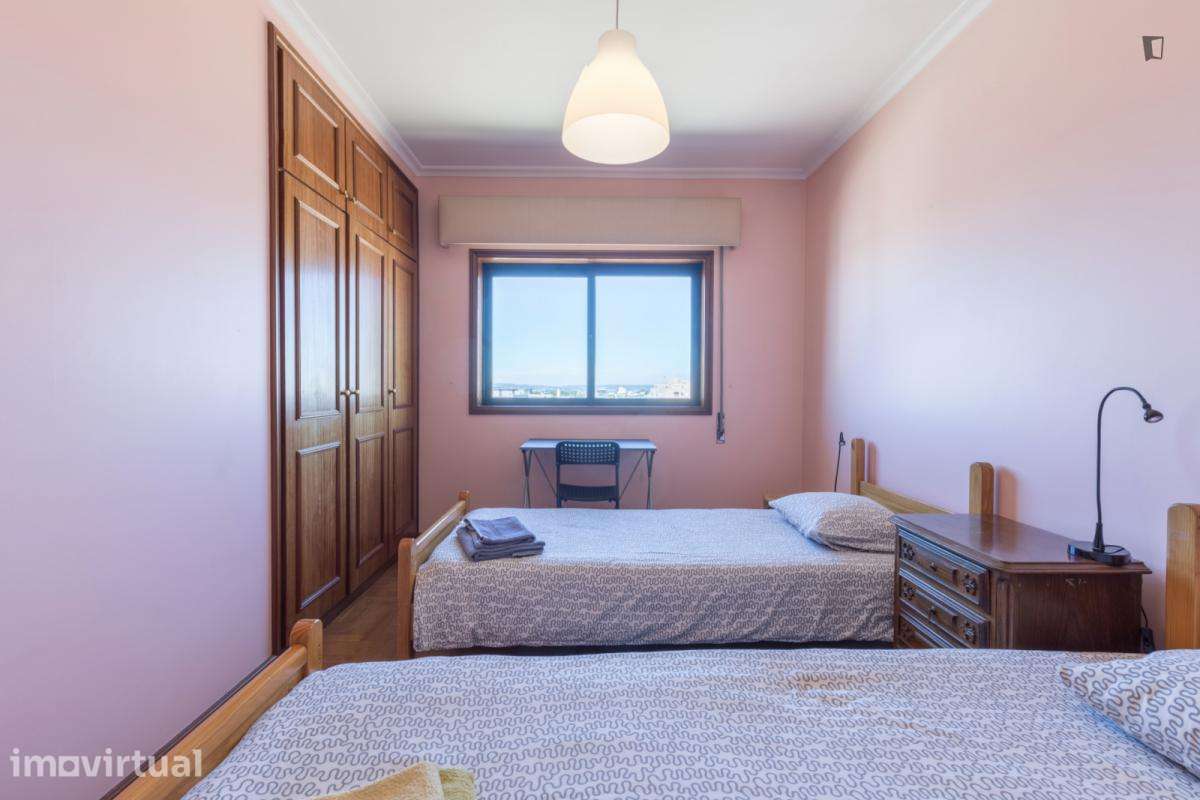 Quarto - localizado em Paranhos Porto - Grande imagem: 3/16