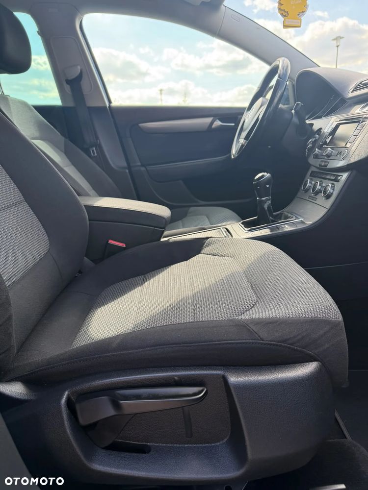 Volkswagen Passat 2.0 TDI Comfortline - 11