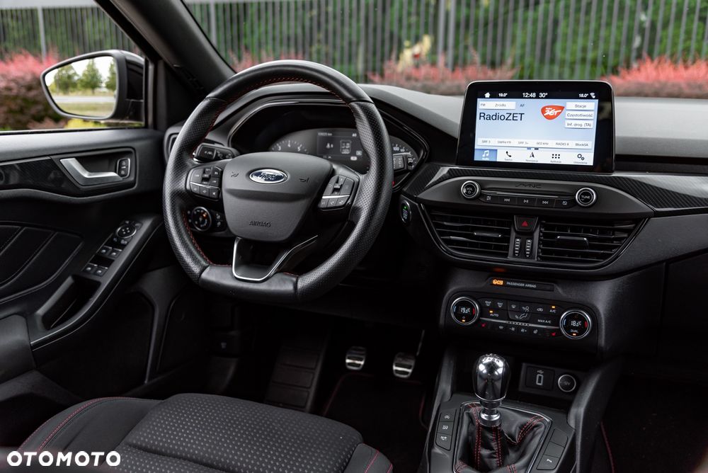 Ford Focus 1.0 EcoBoost Start-Stopp-System ST-LINE - 28