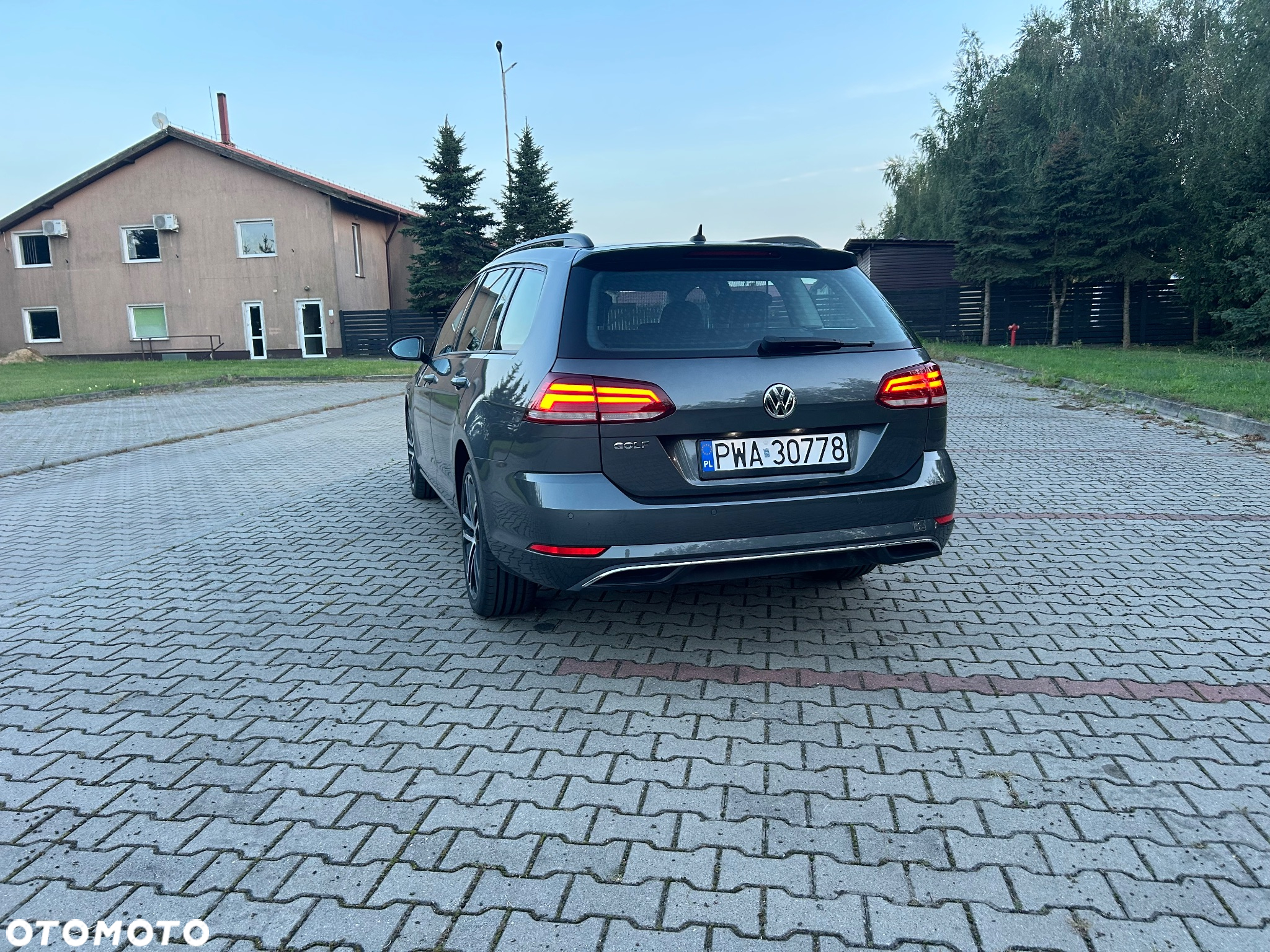 Volkswagen Golf 2.0 BlueTDI DSG Highline - 20
