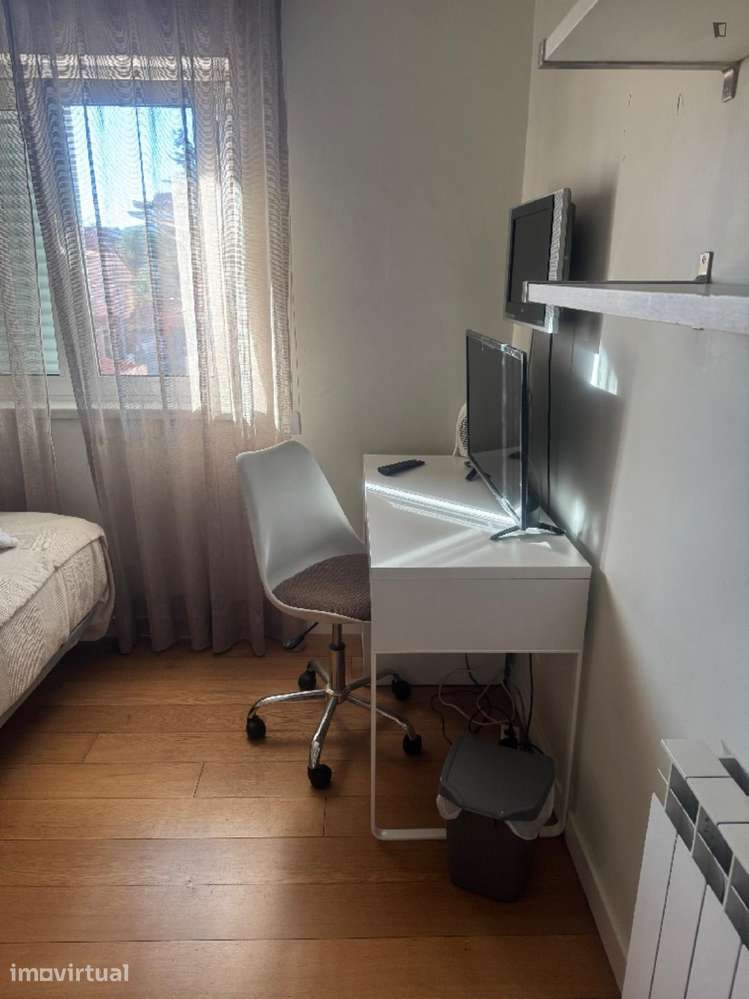 Quarto - localizado em Caxias Lisbon - Grande imagem: 3/7