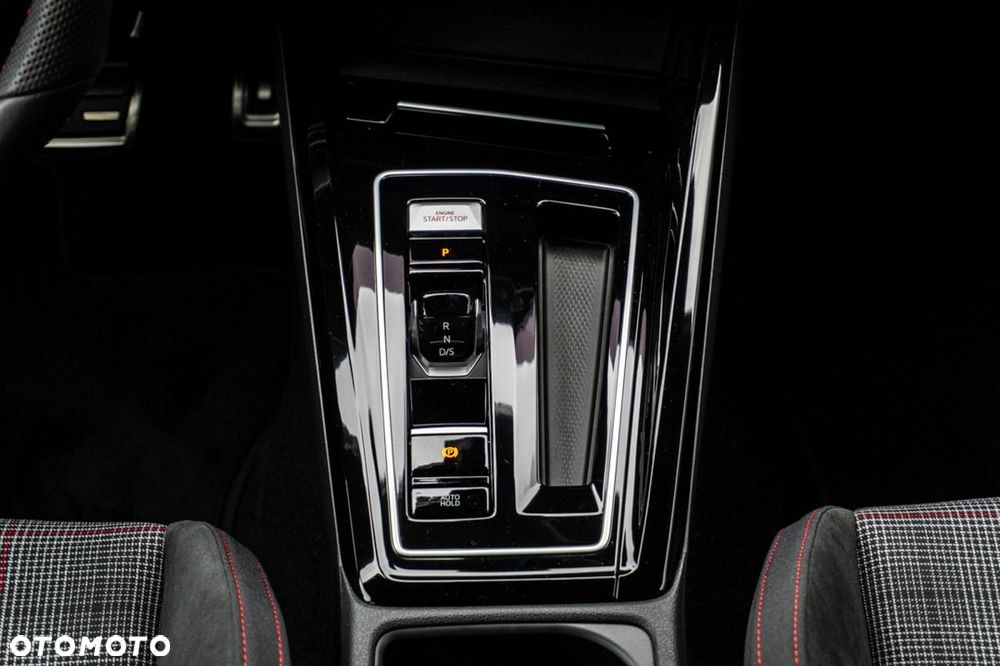 Volkswagen Golf - 22