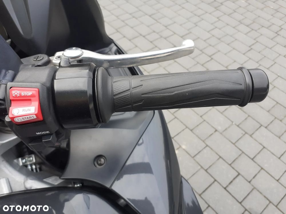 Yamaha FJR - 6