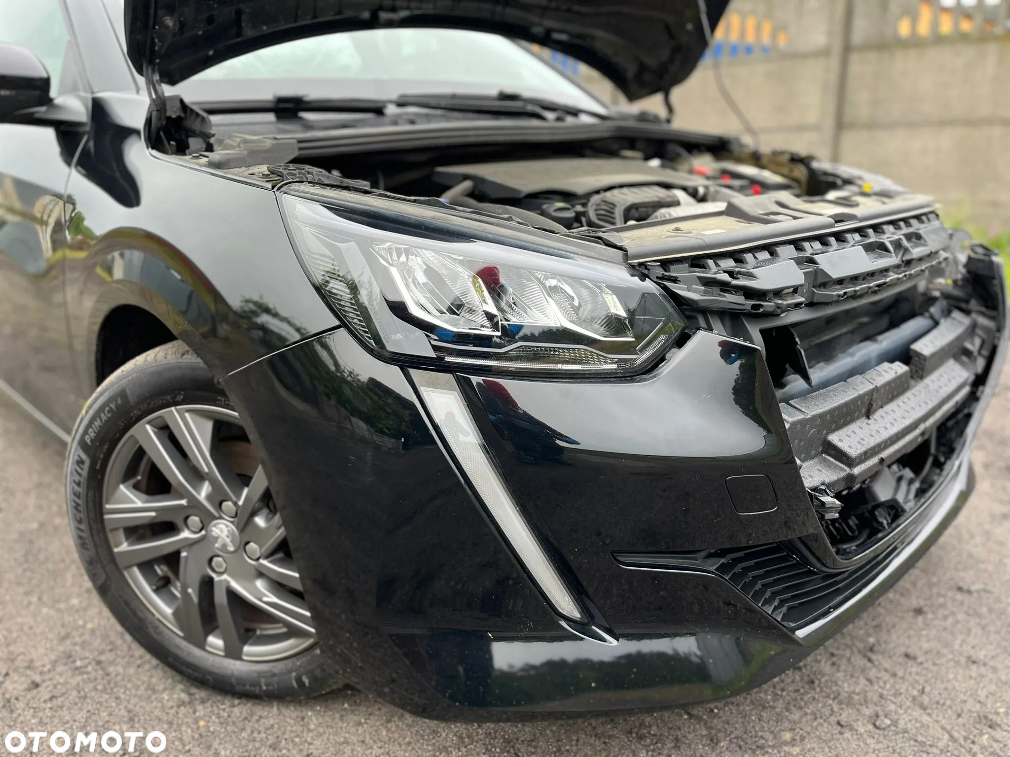 Peugeot 208 - 25