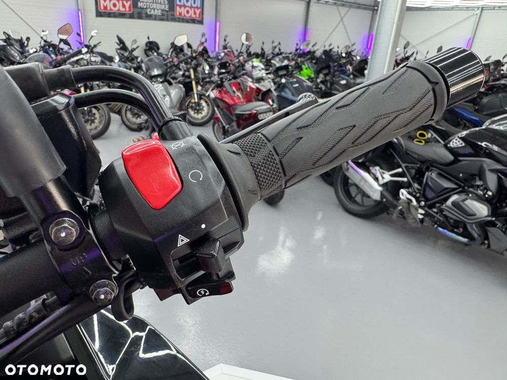 Suzuki GSX - 37