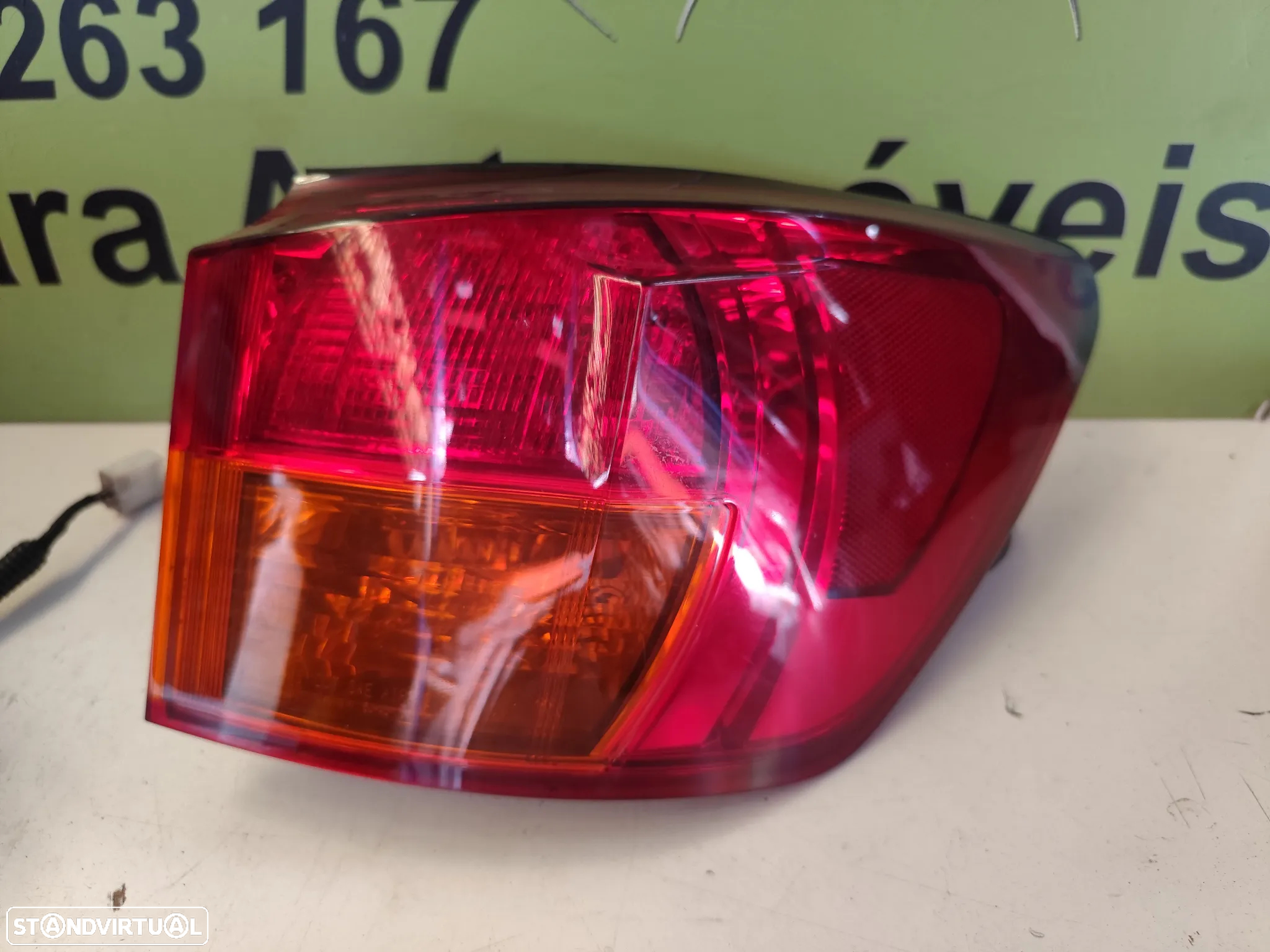 LEXUS IS FAROLIM DIREITO / ESQUERDO - FT466 - 5