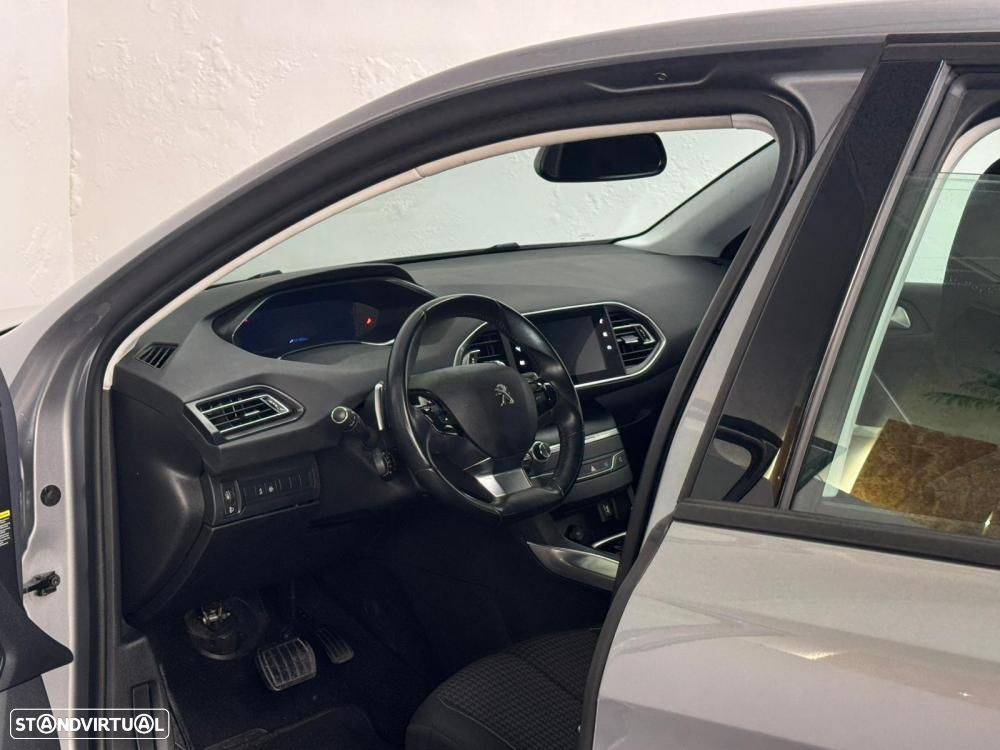 Peugeot 308 1.5 BlueHDi Allure Pack EAT8 - 15