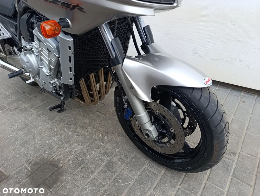 Yamaha FZS - 32