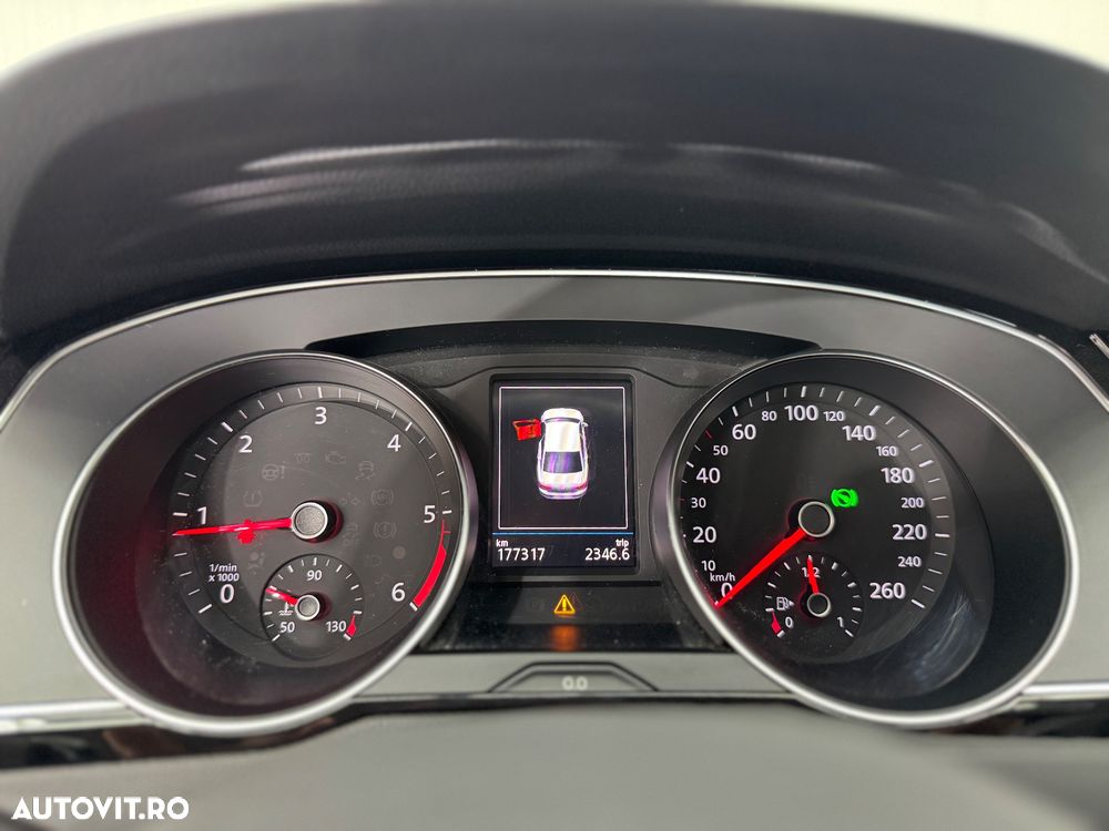Volkswagen Passat 2.0 TDI DSG Comfortline - 11