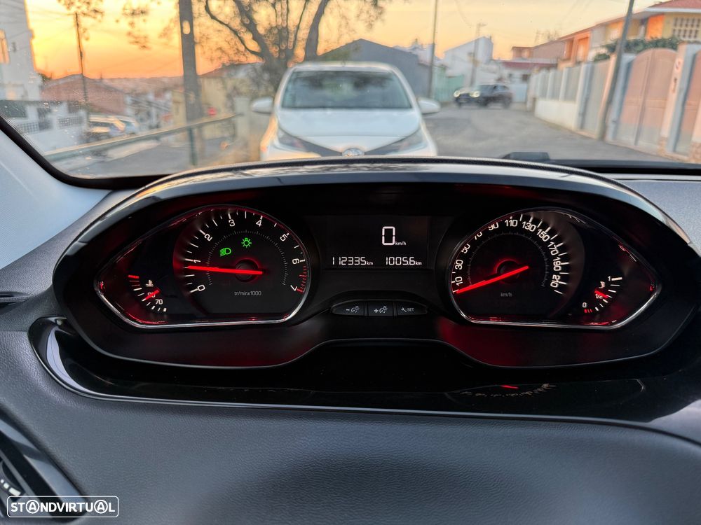 Peugeot 208 1.2 PureTech Style - 11