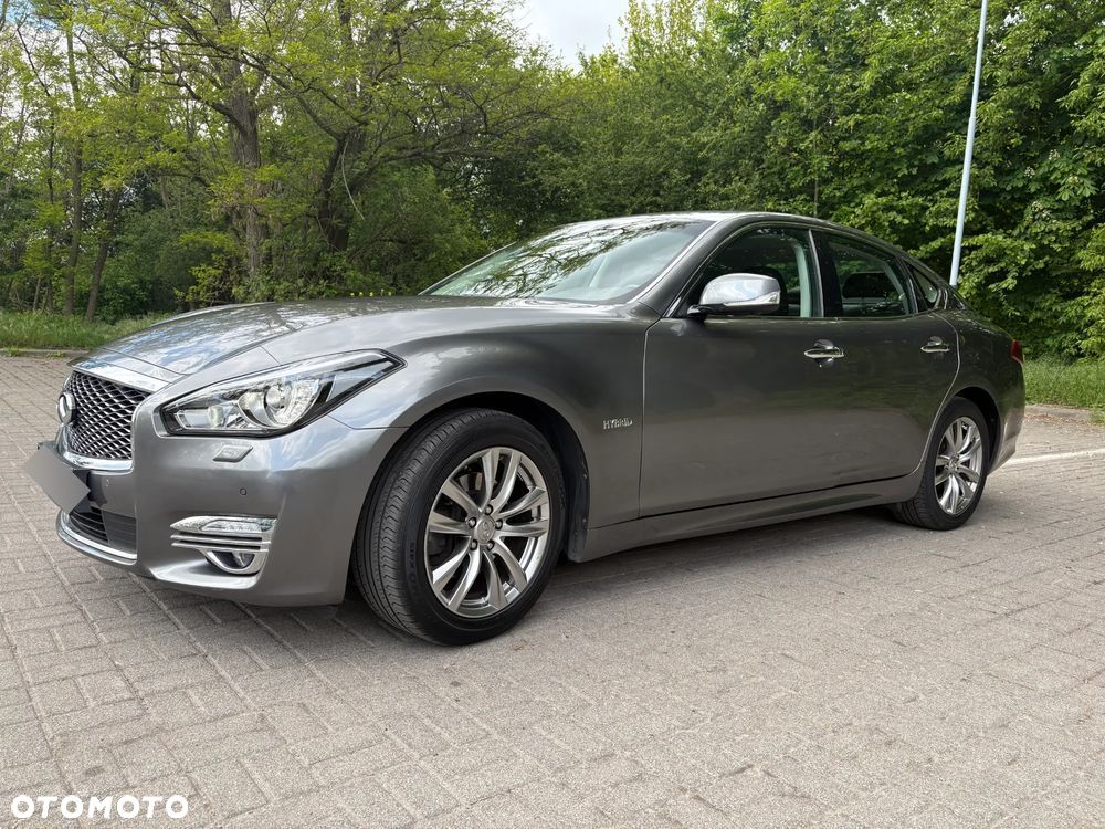 Infiniti Q70 Hybrid GT Premium - 4