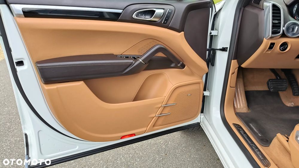 Porsche Cayenne Platinum Edition - 14