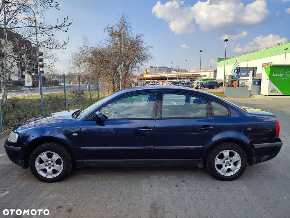 Volkswagen Passat 1.6 GL - 22