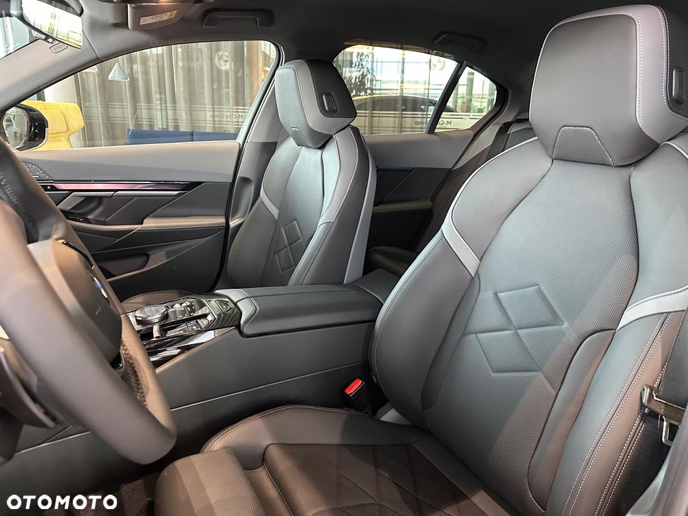 BMW Seria 5 520d mHEV - 11