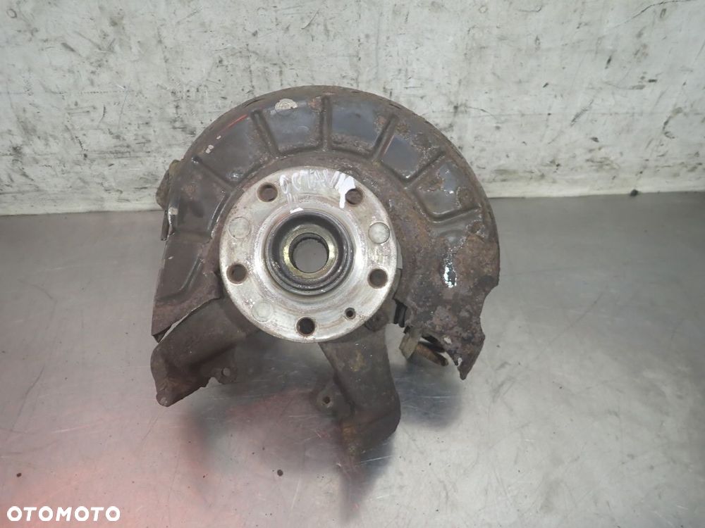 ZWROTNICA PIASTA LEWY PRZÓD SKODA OCTAVIA II