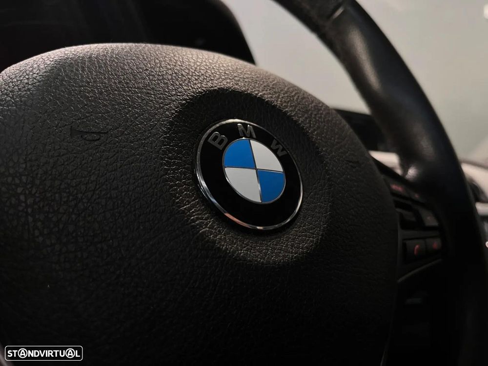 BMW 318 d Line Sport - 28