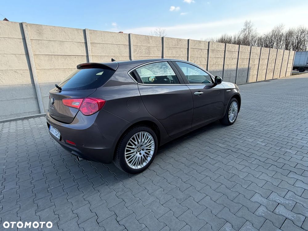 Alfa Romeo Giulietta 2.0 JTDM 16V Veloce - 5