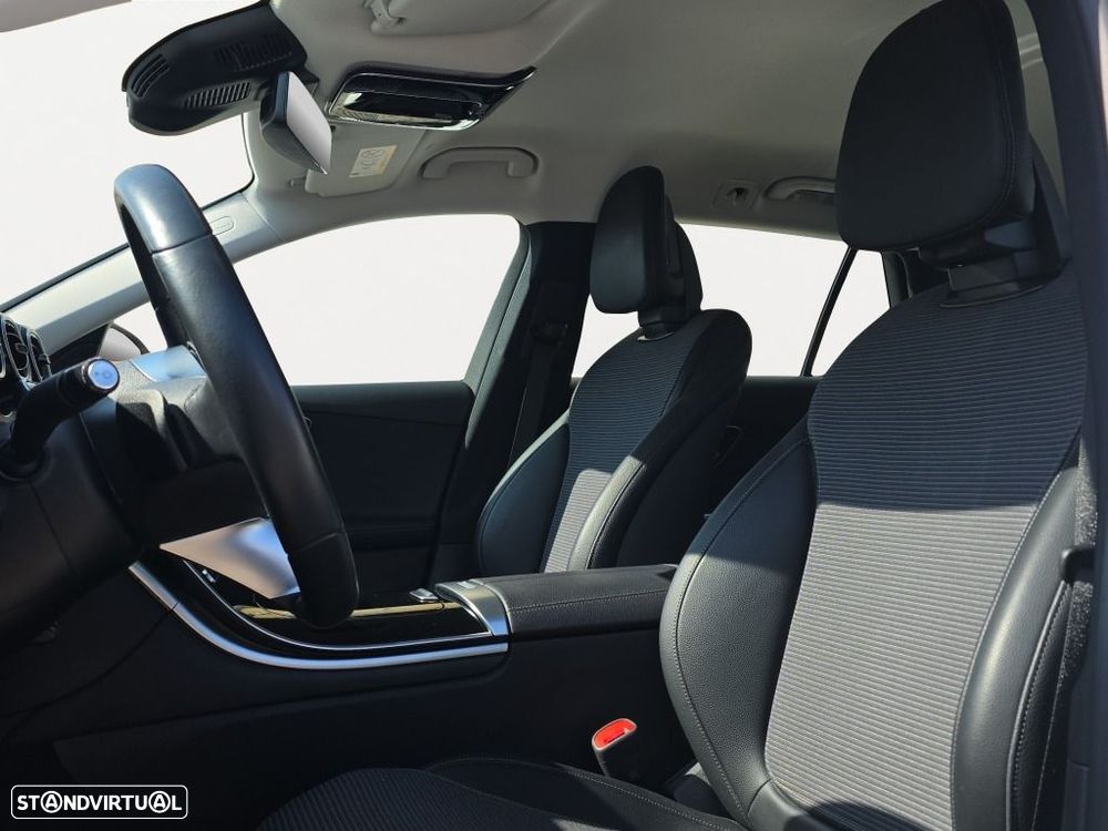 Mercedes-Benz C 300 — fotografia 8
