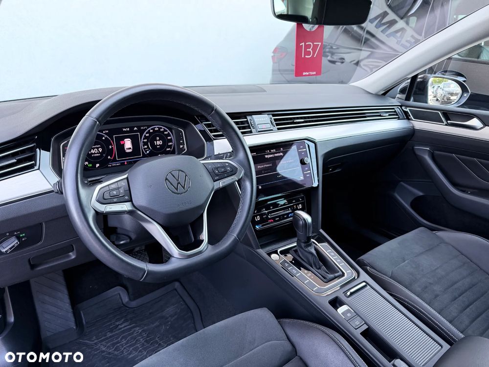 Volkswagen Passat Variant 2.0 TDI EVO Elegance DSG - 17